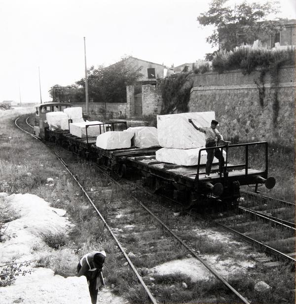 'La Ferrovia Marmifera Privata di Carrara', ph Archivio Michelino Carrara © ANSA