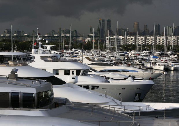 Singapore luxury yachts © EPA