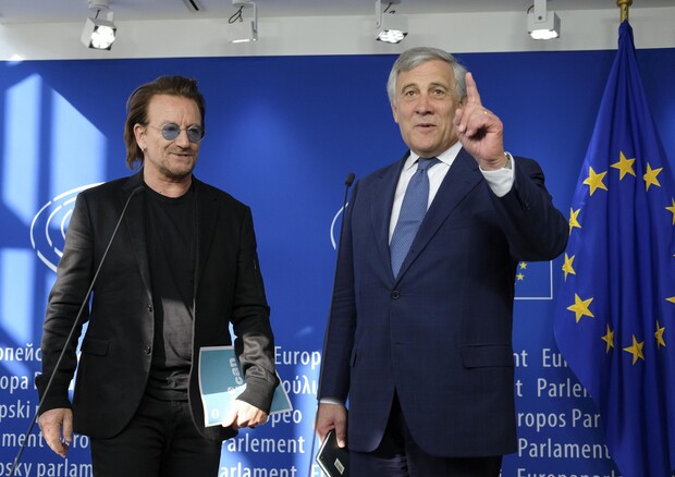 Tajani riceve Bono Vox al Pe, grazie per tuo impegno europeo © EPA