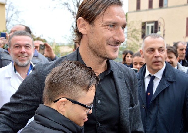 Francesco Totti in visita al Bambino Gesu' di ROma © Ansa