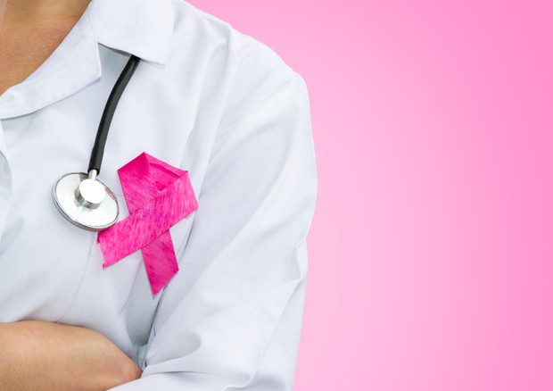 Oggi la guaribilità del cancro al seno è intorno all'80-85% dei casi (ANSA)