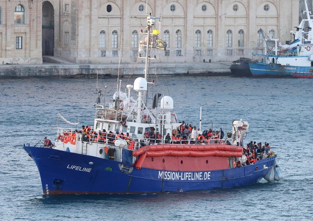 Migranti: lettera di tre europarlamentari al premier Malta © ANSA