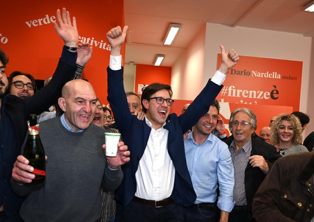 Dario Nardella festeggia nel suo comitato elettorale © ANSA
