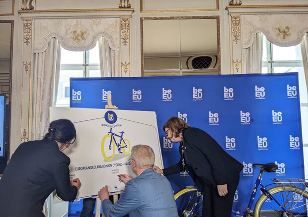 A Bruxelles firmata una dichiarazione a sostegno dell'uso delle biciclette © Ansa
