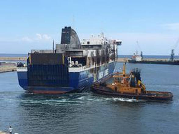 Al via le operazioni per lo smaltimento della Norman Atlantic, nel porto di Bari 
