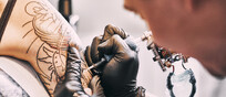 Manicure, piercing e tatuaggi, crescono i casi di epatiti