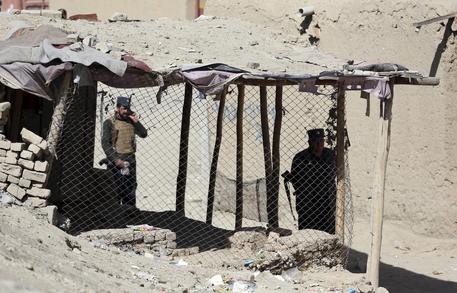 Polizia sul luogo di un'esplosione a Kabul © AP