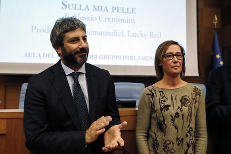 Roberto Fico, presidente della Camera, con Ilaria Cucchi prima della proiezione del film 'Sulla mia pelle' © ANSA