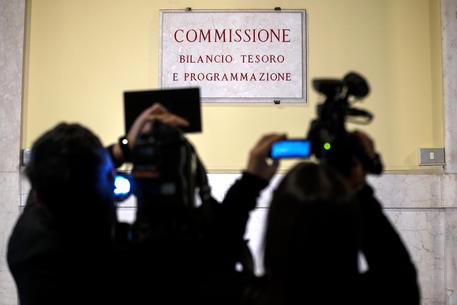 La targa della Commissione Bilancio (archivio) © ANSA