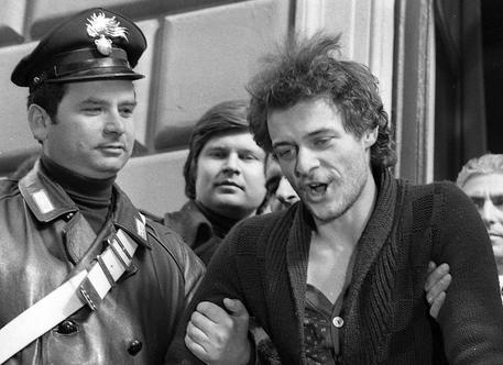 Renato Vallanzasca arrestato a Roma 15 febbraio 1977 © ANSA/OLDPIX