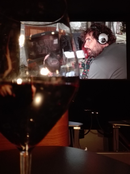 Il film nella sala-cena attraverso un calice di vino © Ansa