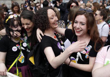 Trionfo dei sì nel referendum sull'aborto libero in Irlanda © AP