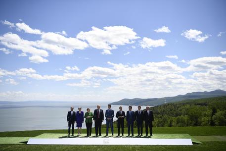 Da sin a destra: Donald Tusk; Theresa May; Angela Merkel; Donald J. Trump;  Justin Trudeau;  Emmanuel Macron; Shinzo Abe; Giuseppe Conte;  Jean Claude Juncker © EPA