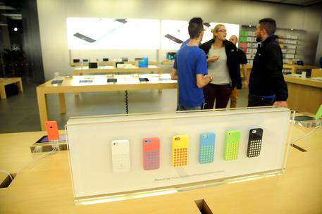 Apple-Samsung, la sfida smartphone è a colori © ANSA