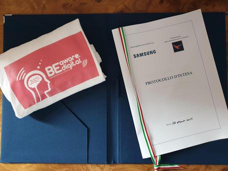 DIS e SAMSUNG Italia firmano protocollo d'intesa - Insieme per promuovere la cultura della sicurezza © ANSA