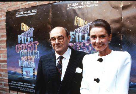Audrey Hepburn e Stanley Donen in una immagine di archivio © ANSA/OLDPIX