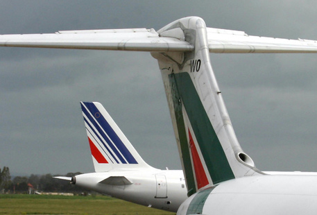 Aerei Alitalia e Air France © ANSA