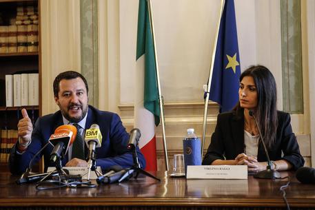 Matteo Salvini e la sindaca di Roma, Virginia Raggi, in una foto di archivio © ANSA