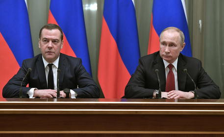 Vladimir Putin e Dmitry Medvedev © EPA