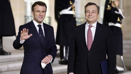 Mario Draghi ed Emmanuel Macron (ANSA)