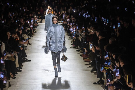 Louis Vuitton - Runway - Paris Women's Fashion Week Fall/Winter 2024/2025