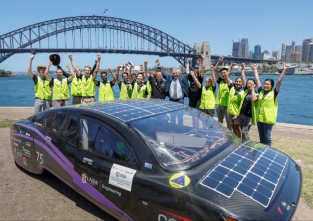 'VIolet', la quattro porte solare elettrica del progetto Sunswift dell'University of New South Wales © newsroom.unsw.edu.au