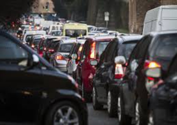 Ogni mille abitanti 625 auto in strada, record in Italia © ANSA
