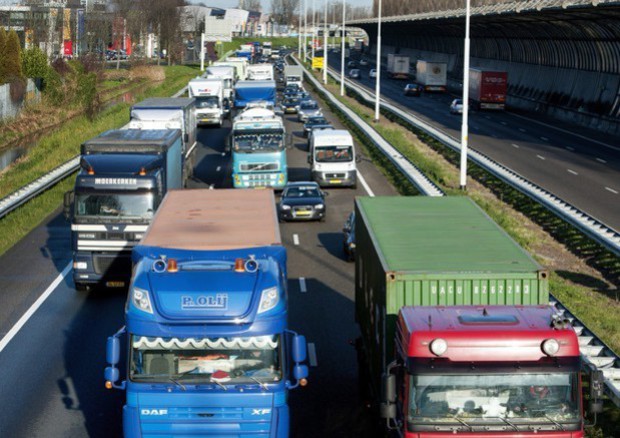 Autostrade, nei primi 4 mesi 2019 aumenta traffico tir © ANSA