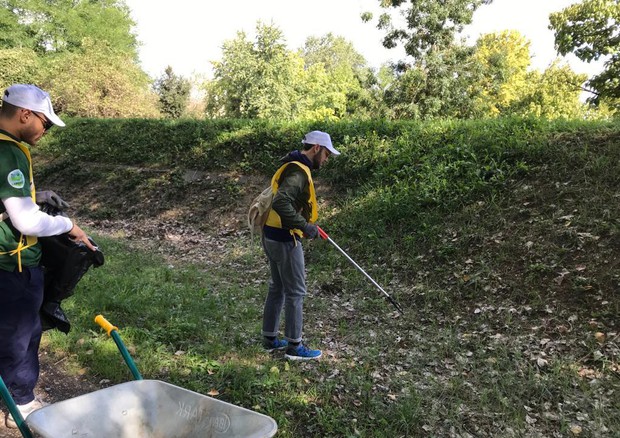 Ambiente: dipendenti Partesa ripuliscono Adige a Verona © Ansa