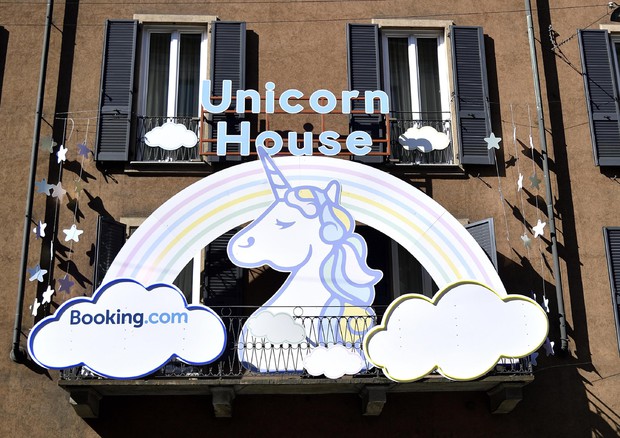 Booking.com presenta la Unicorn House © ANSA