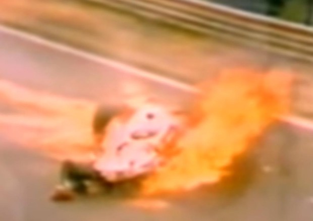 Niki Lauda, l'incidente al Nurburgring nel 1976 © Ansa