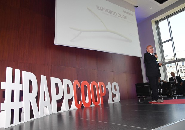 Il presidente di Coop, Marco Pedroni, alla presentazione del Rapporto Coop 2019 © ANSA