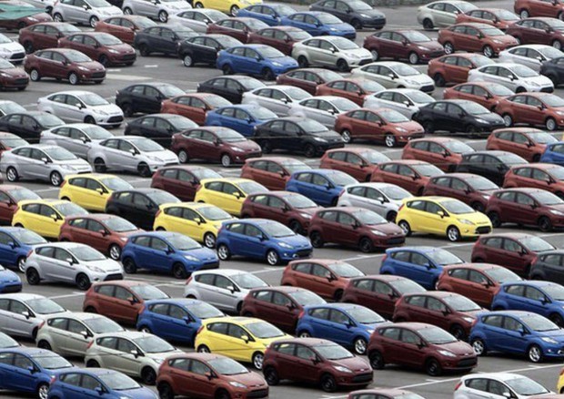 Auto, cresce divario prezzi vetture nuove rispetto a usato © ANSA