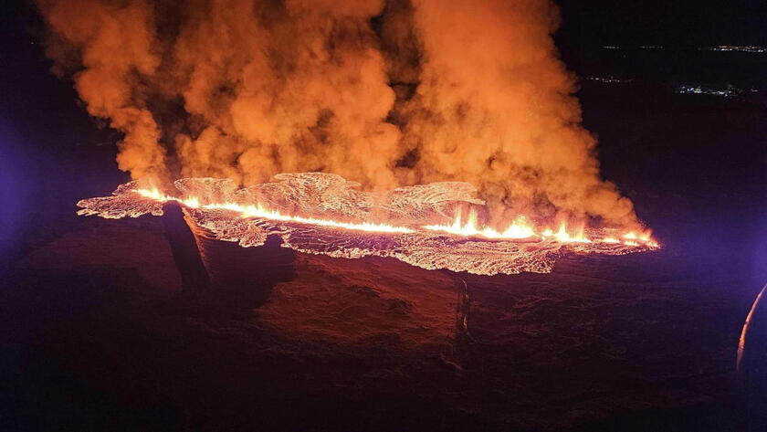 Volcanic fissures open near Grindavik © ANSA/EPA