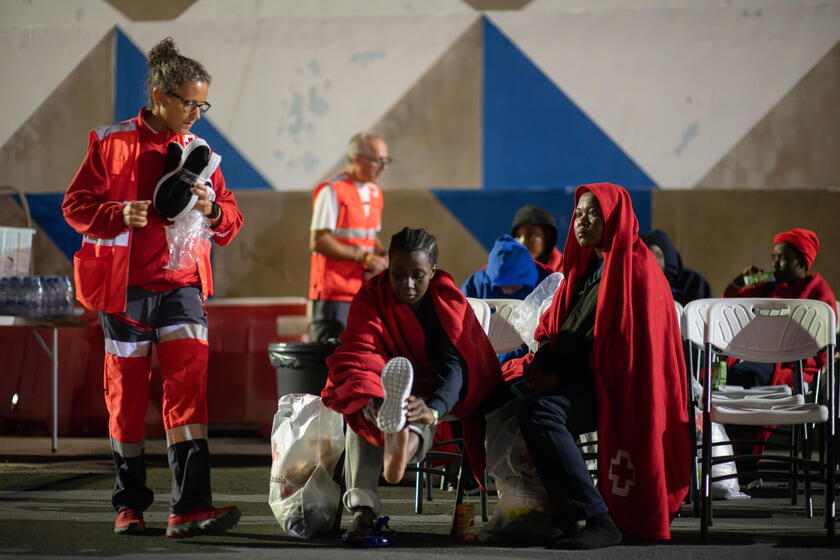 Migranti: oltre 200 persone sbarcate alle Canarie e Baleari © ANSA/EPA