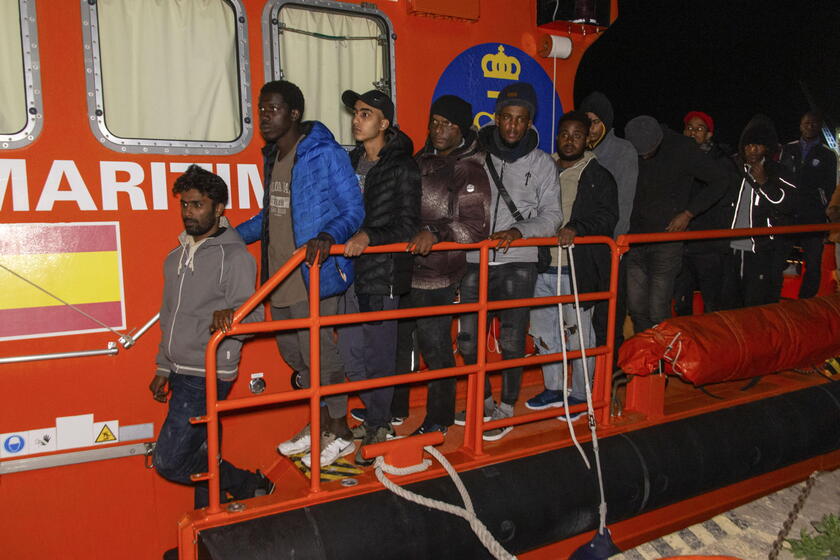 Migranti: oltre 200 persone sbarcate alle Canarie e Baleari © ANSA/EPA