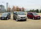 Con l’apporto del nuovo Tourneo Custom, nella foto al centro, la Ford punta a conquistare la leadership in Italia dei commerciali M1 sino a nove posti. © ANSA