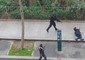 Un fermo immagine tratto dal filmato di un videoamatore postato su Youtbe mostra un momento  dell'assalto al giornale sartirico Charlie Hebdo, 7 gennaio 2015 © 