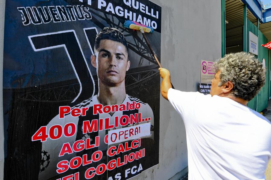 Ronaldo: a Pomigliano protesta ex operai licenziati © 