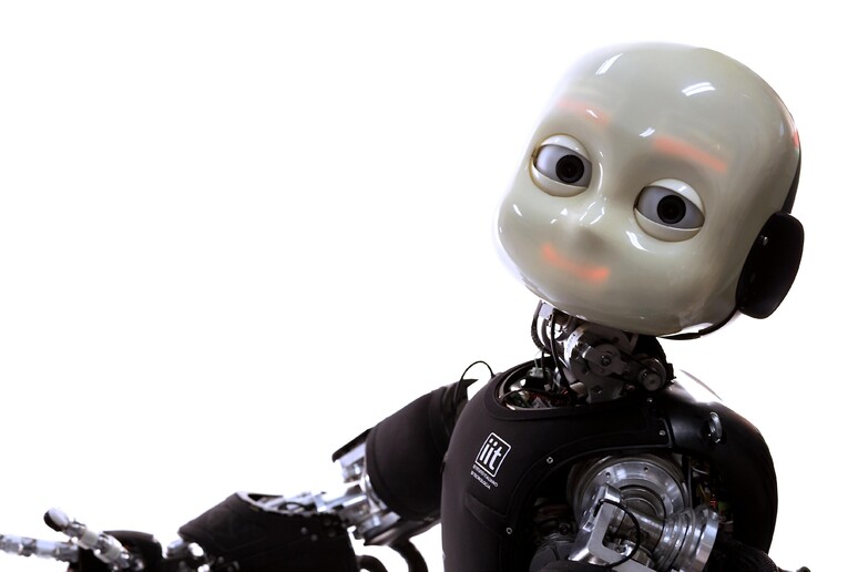 Il robot bambino iCub (fonte: IIT) - RIPRODUZIONE RISERVATA