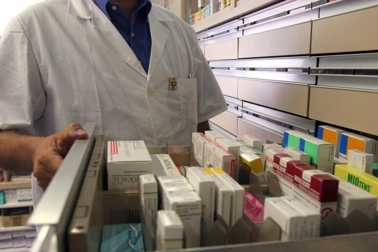 Gli italiani consumano sempre più farmaci, 1,7 al giorno - RIPRODUZIONE RISERVATA