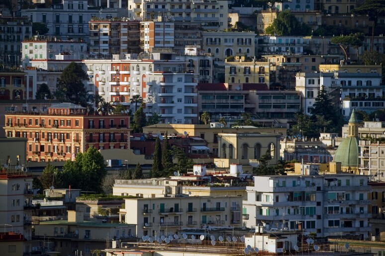 Panoramiche di edifici a Napoli - RIPRODUZIONE RISERVATA