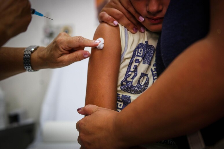 Influenza: in Gb 60% bimbi vaccinati a scuola, meno ricoveri - RIPRODUZIONE RISERVATA