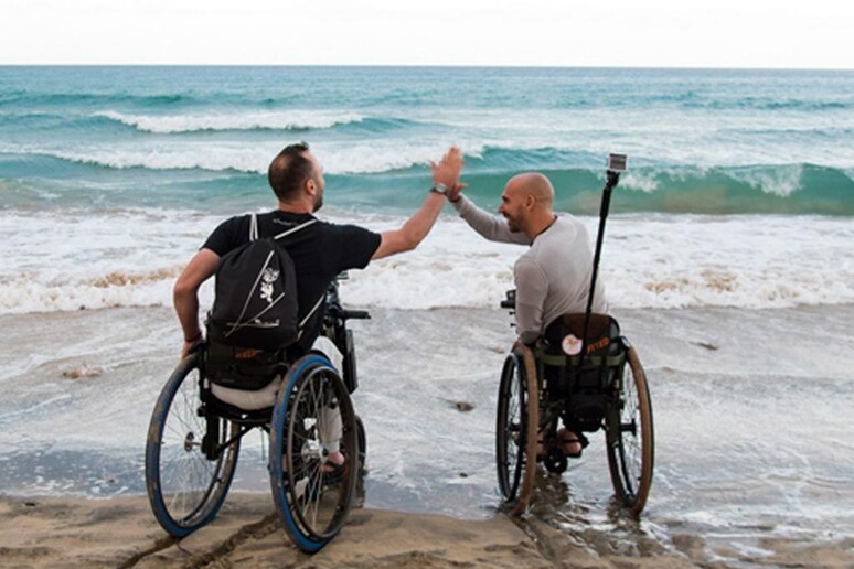 Viaggio intorno al mondo senza limiti per due disabili in carrozzina - RIPRODUZIONE RISERVATA