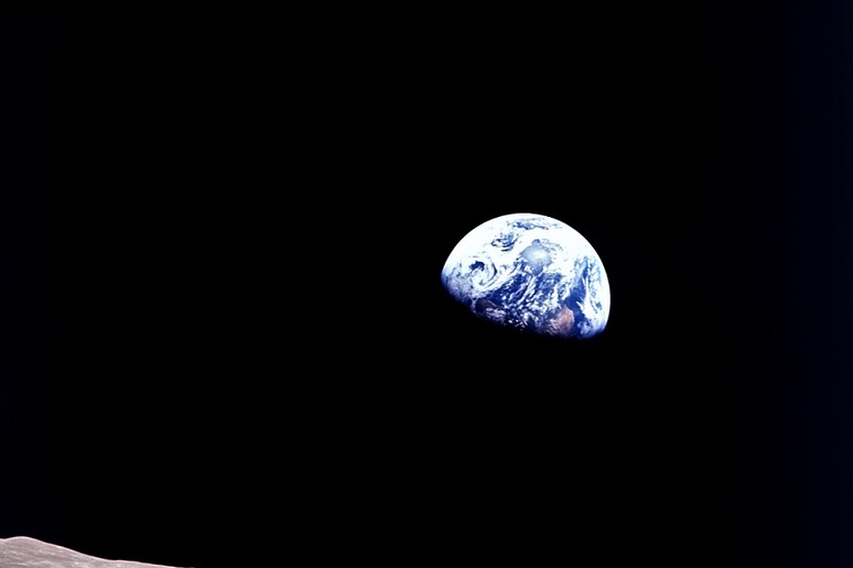L 'alba della Terra fotografata dall 'equipaggio dell 'Apollo 8 - RIPRODUZIONE RISERVATA