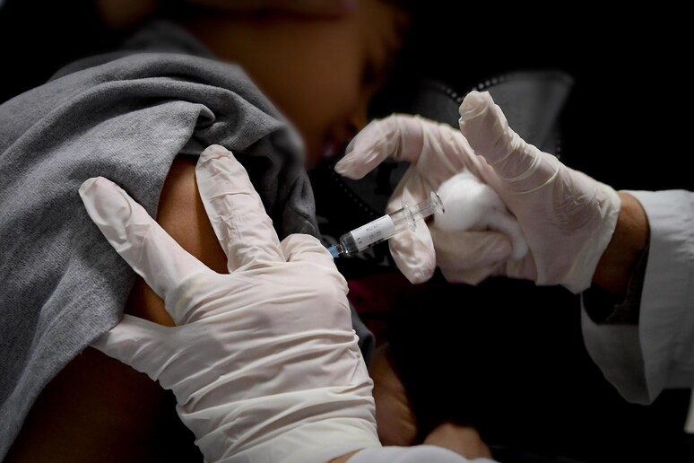 Vaccini: Lorenzin, dietro no vax c ' business enorme - RIPRODUZIONE RISERVATA