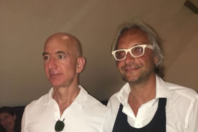 Jeff Bezos e Diego Nuzzo - RIPRODUZIONE RISERVATA