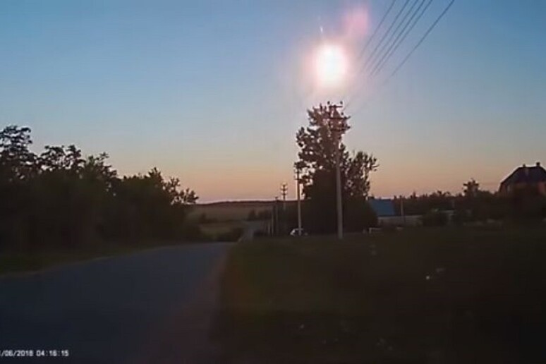 L’asteroide esploso il 21 giugno a Sud est di Mosca (fonte: Exoss Citizen Science/YouTube) - RIPRODUZIONE RISERVATA