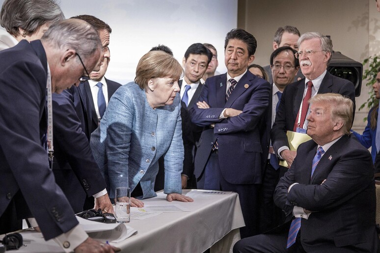 Merkel e la difficile mediazione per arginare Trump © ANSA/EPA