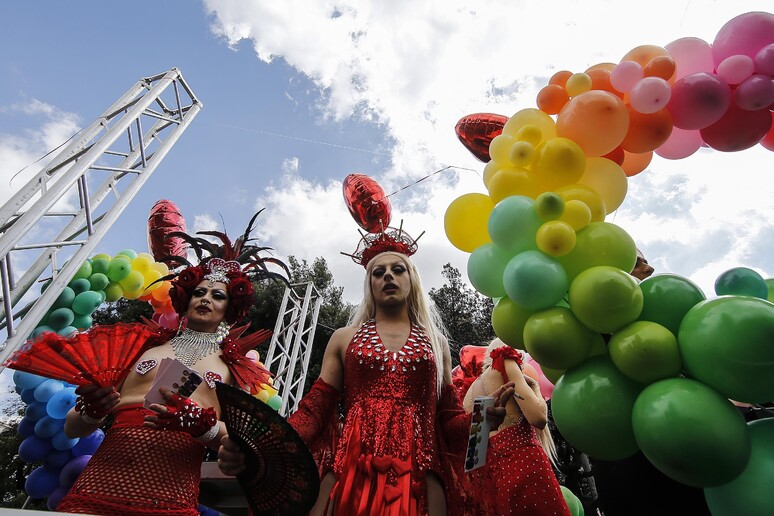 Il Gay Pride sfila a Roma - RIPRODUZIONE RISERVATA